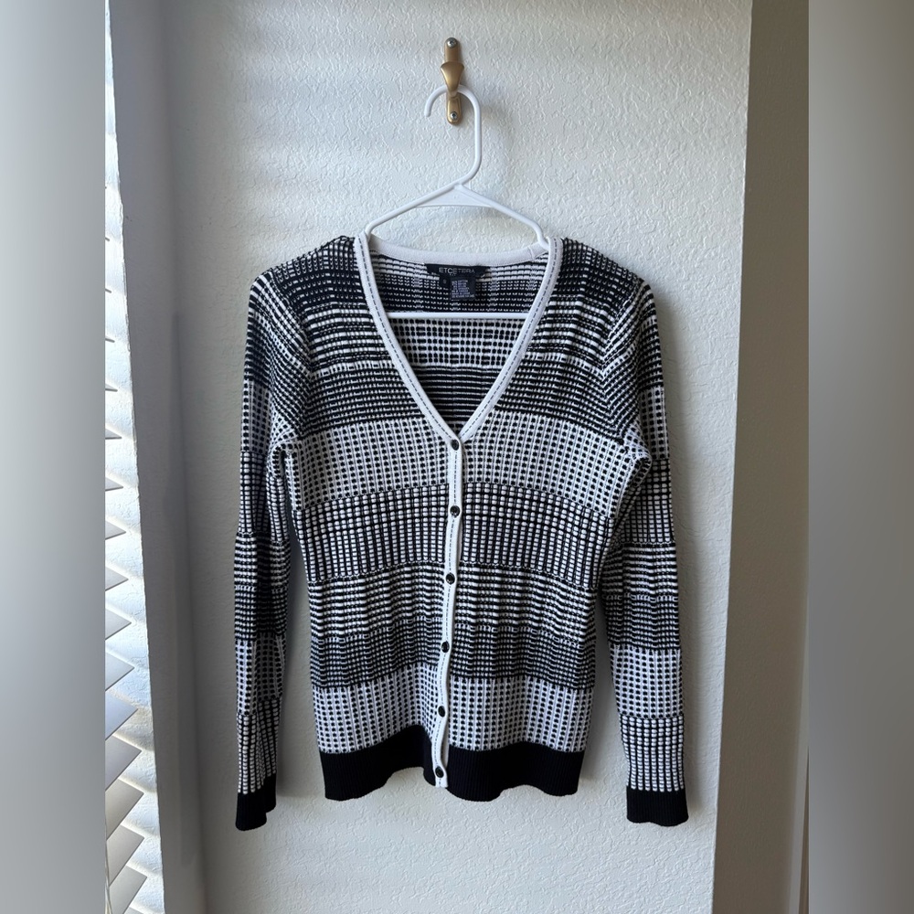 ETCETERA ABSTRACT BLACK AND WHITE BUTTON CARDIGAN SWEATER SIZE SMALLN EUC